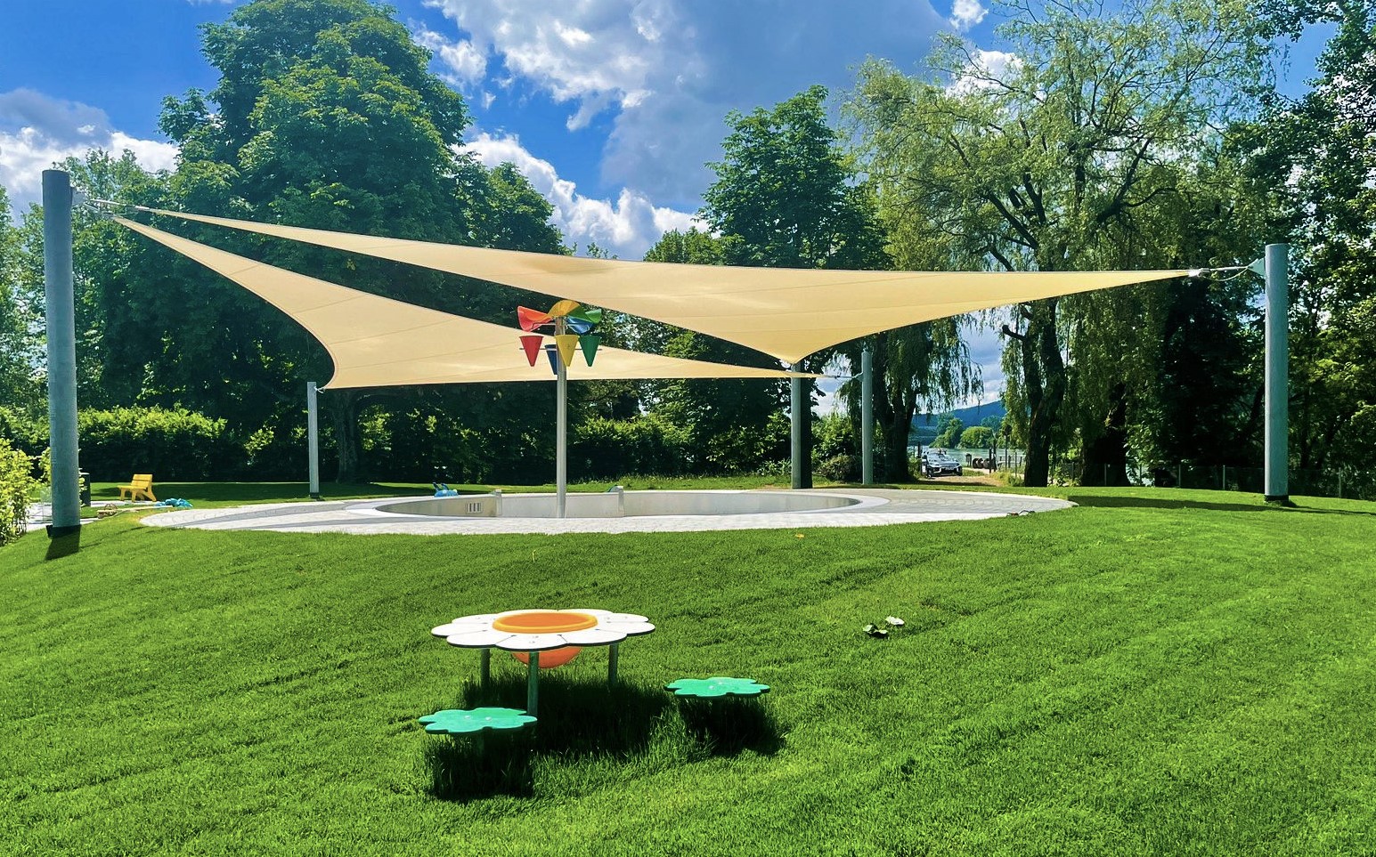 Ganzjahres Sonnensegel Dreieck - 16 x 16 x 16 m, wasserdurchlässig