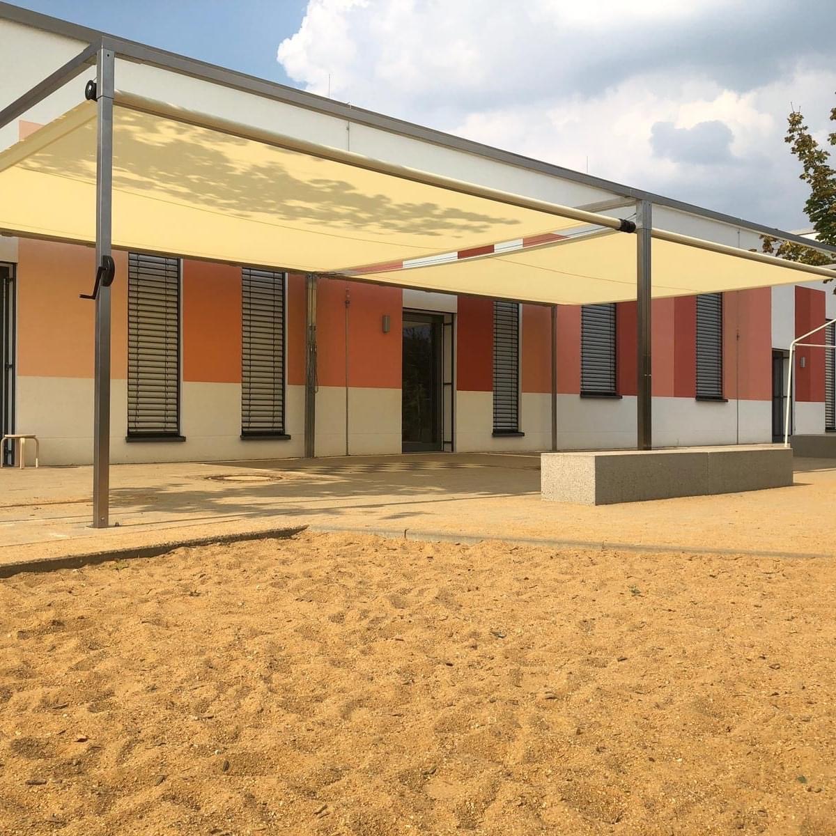 Aufrollbares Sonnensegel Kindergarten Sonnenschutz