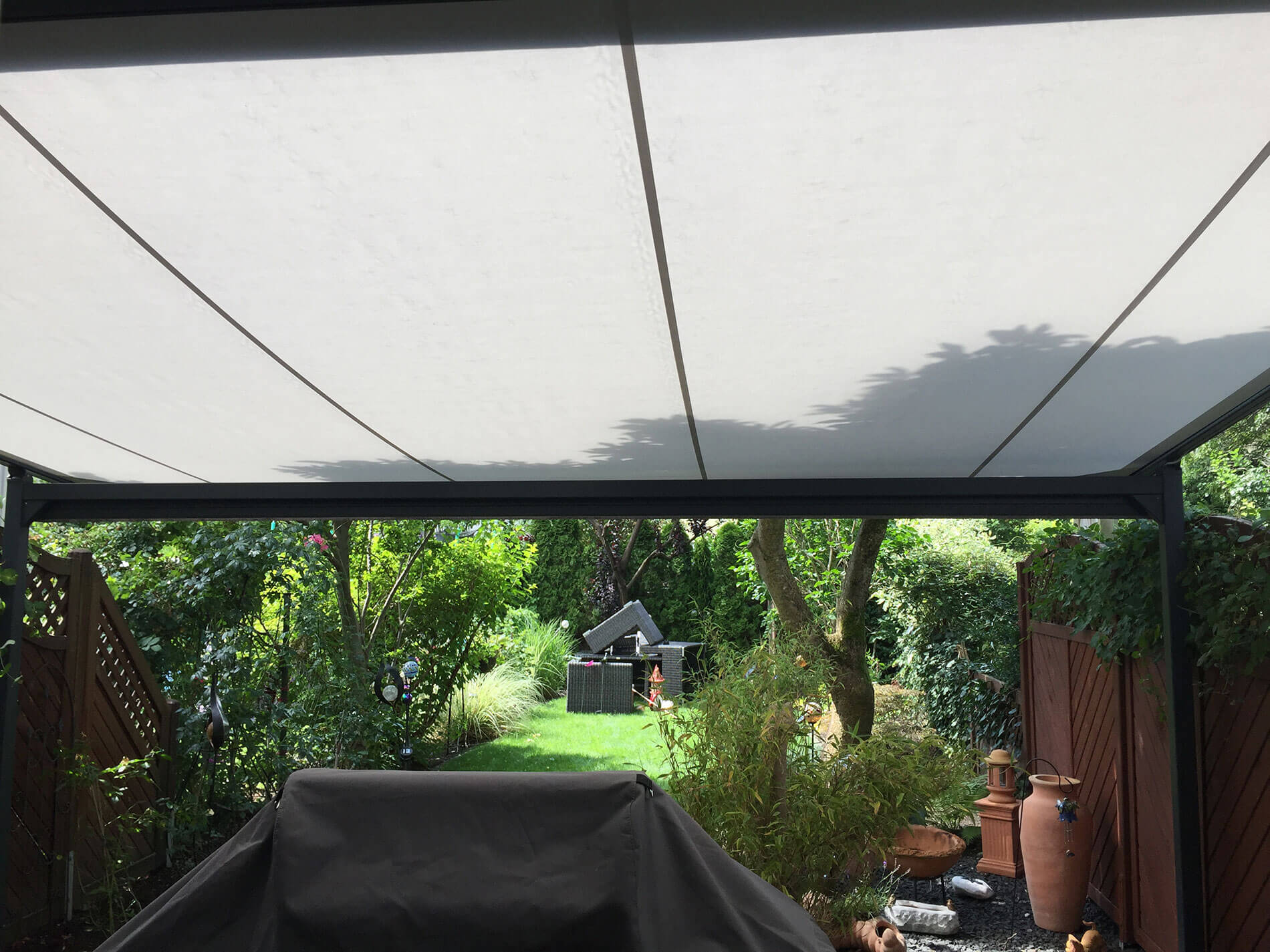 weißer Sonnenschutz