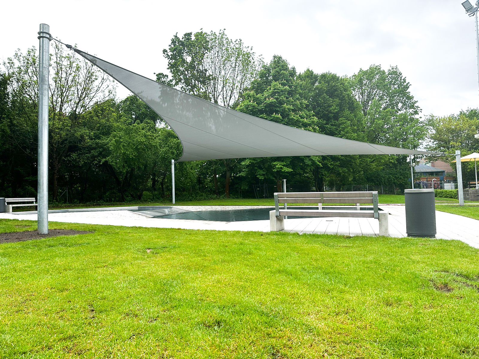 Ganzjahres Sonnensegel Dreieck - 20 x 20 x 20 m, wasserdurchlässig