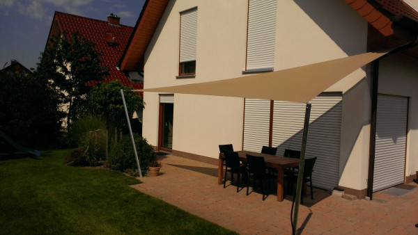 Komplett-Set Dreieck Sonnensegel - wasserdurchlässig, mit Alu-Pfosten, Sonnensegelfarbe wählbar